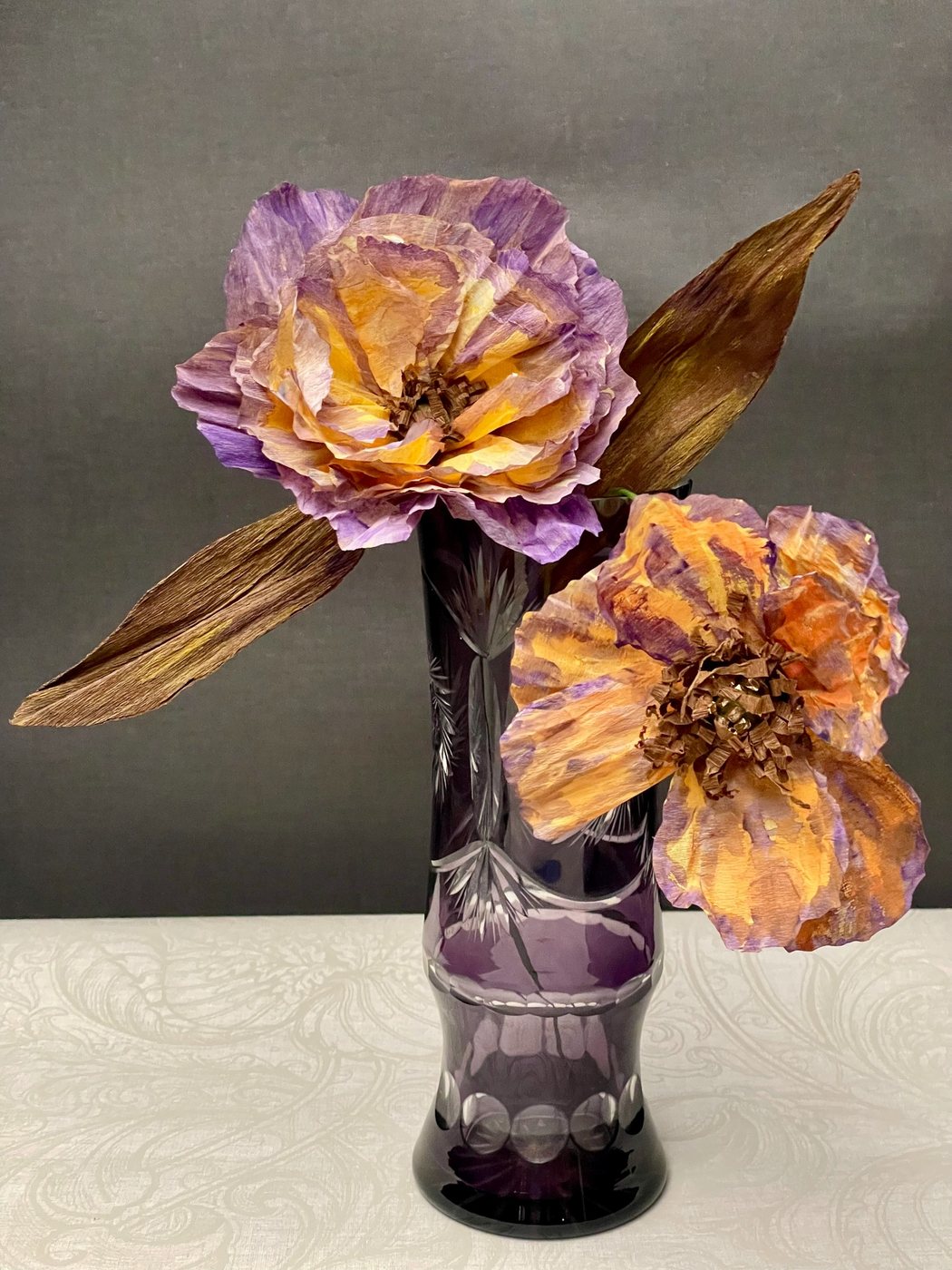 Crepepapier bloemen Amber en Violet